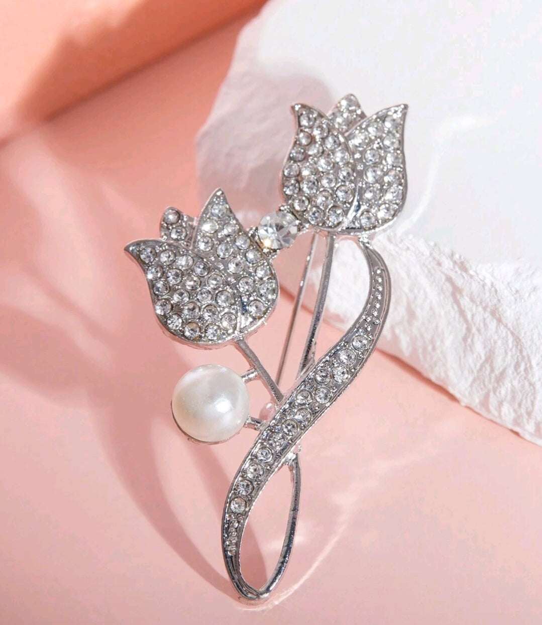 Floral brooch