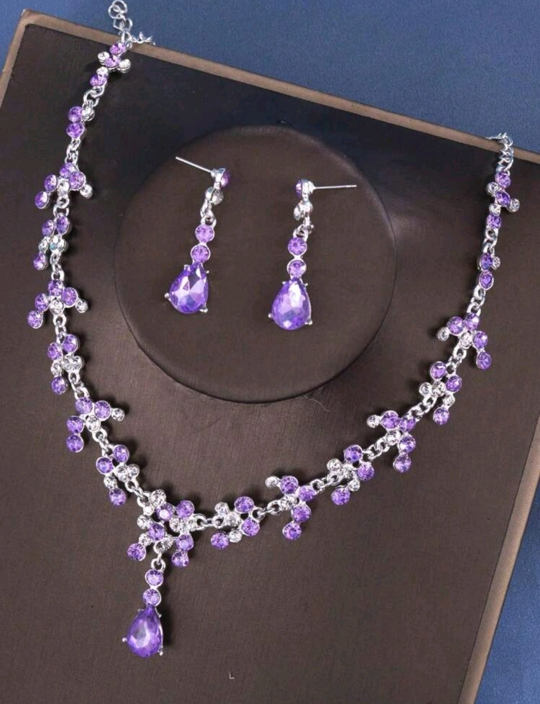 Beautiful tiara and necklace set