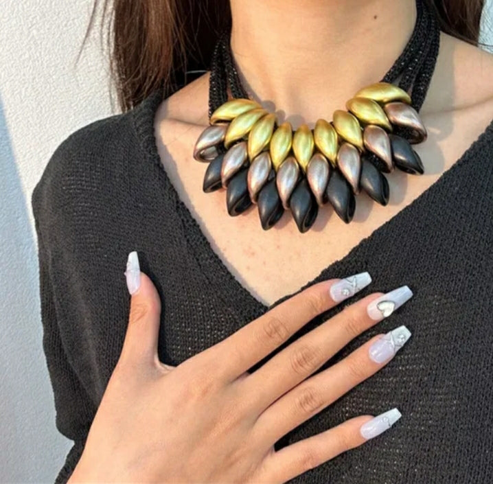 Spiked necklace