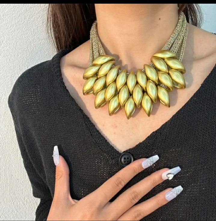 Spiked necklace