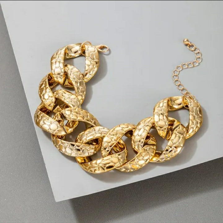 Beautiful gold snakeskin pattern bracelet